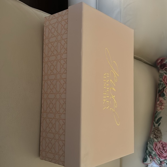 Badgley Mischka empty shoe box - Picture 2 of 7